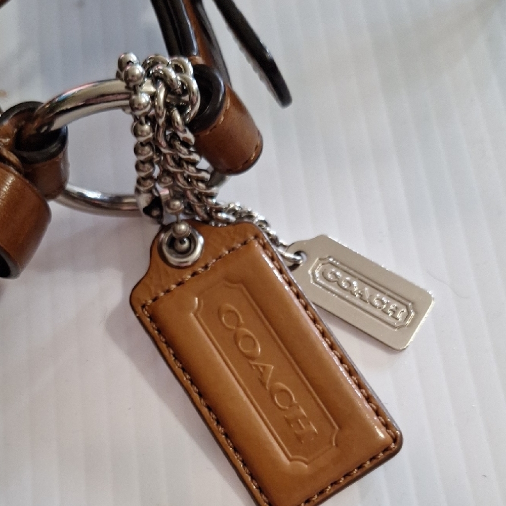 COACH (Vintage) Madison Hobo Bag in Tan. - Picture 4 of 15